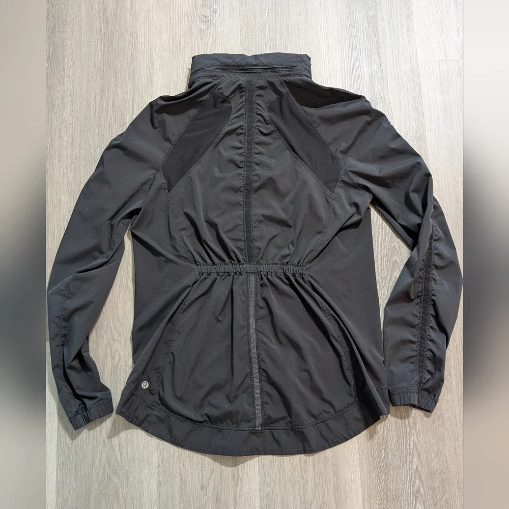 Lululemon Women's Black Unlined Jacket - 12 - Preloved - Picture 6 of 9